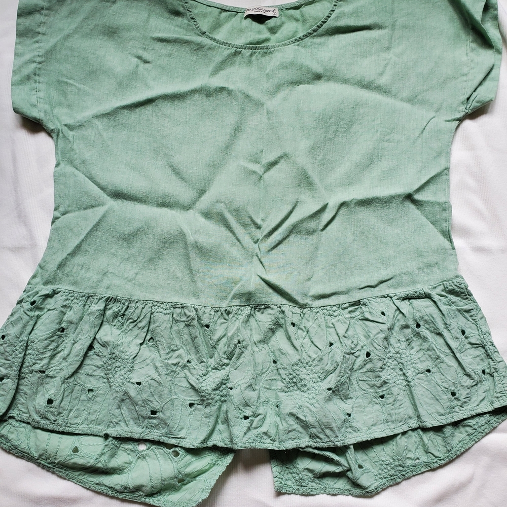Elegant Green Blouse with Chic Design